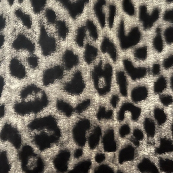 Cabi size 8 cheetah animal print stretch pocket exposed zipper skirt - Picture 2 of 6